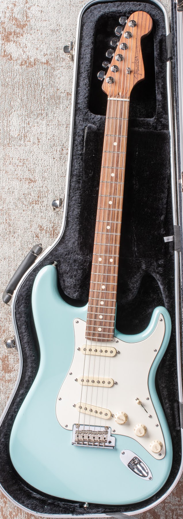 Fender American Pro Stratocaster Daphne Blue Second Hand – Fanatic Guitars