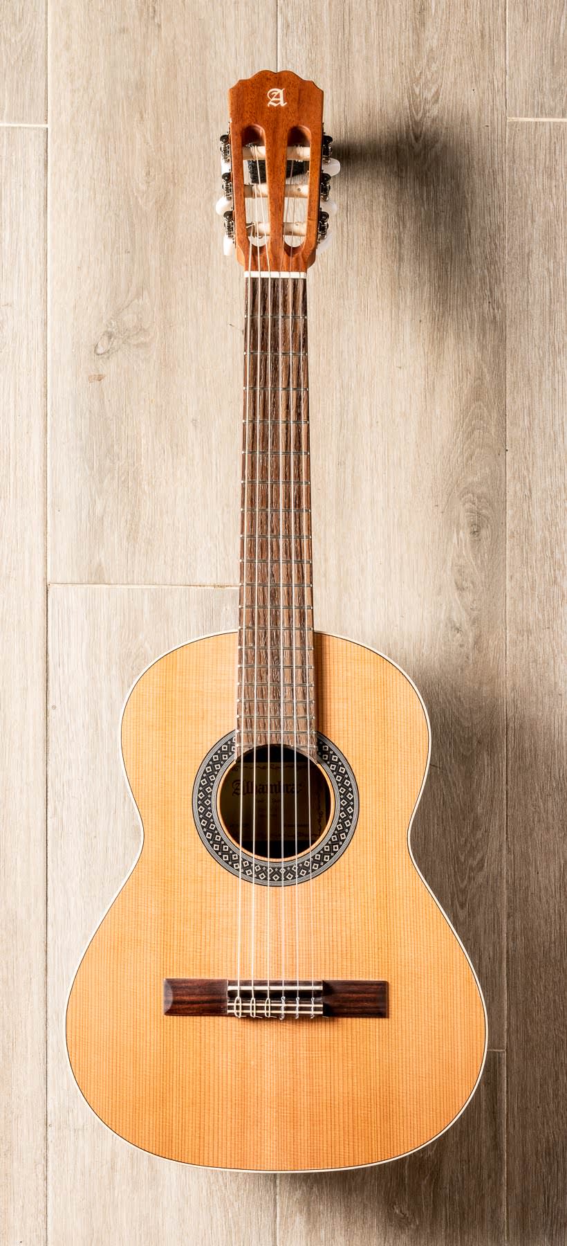 Pack Guitarra Alhambra 1C Hibrid Terra con funda - Promúsica