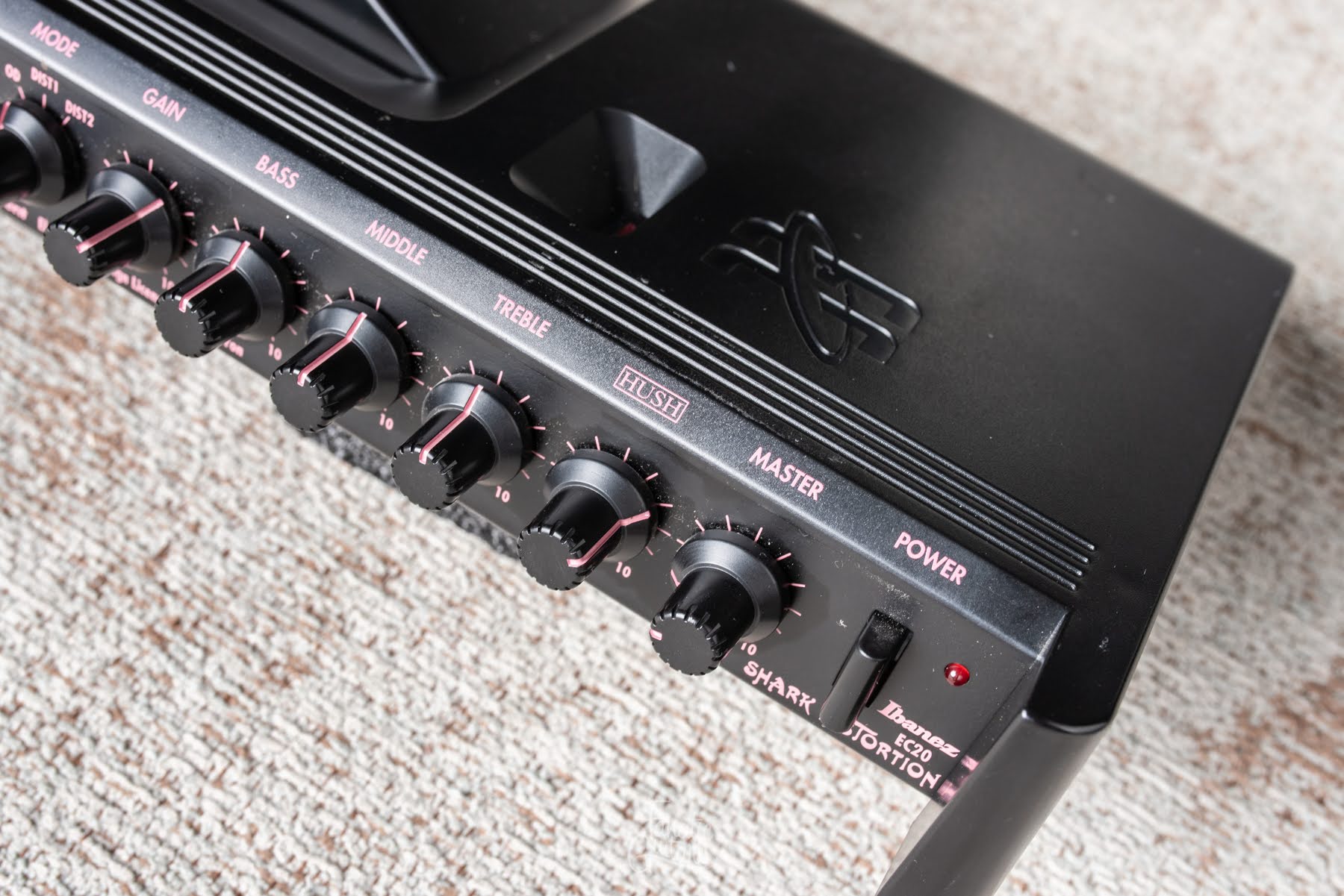 ibanez-ec20-shark-distortion-