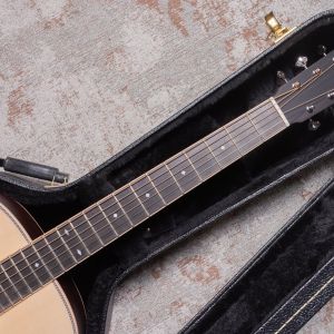 Larrivee OM-40RE Rosewood Shadow Nanoflex & Moonwood