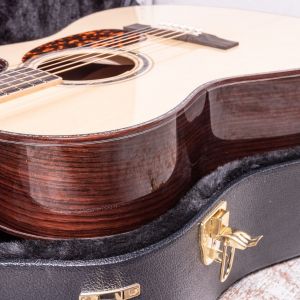 Larrivee C-10E Vine Headstock, Moonwood, LR Baggs Anthem