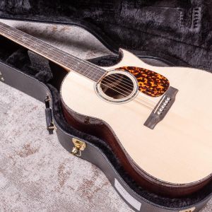 Larrivee C-10E Vine Headstock, Moonwood, LR Baggs Anthem