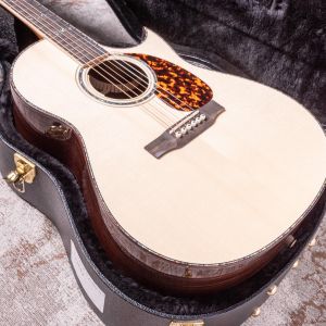 Larrivee C-10E Vine Headstock, Moonwood, LR Baggs Anthem