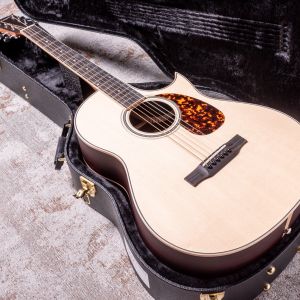 Larrivée C-03R-TE Tommy Emmanuel Custom