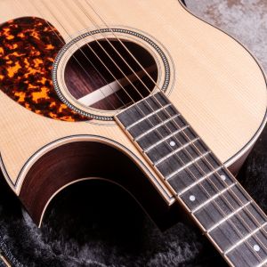 Larrivée C-03R-TE Tommy Emmanuel Custom