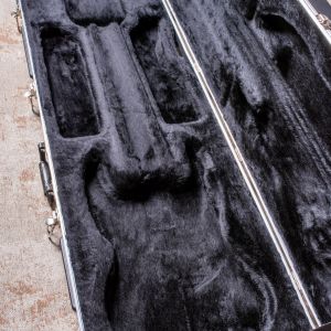 Music Man Estuche Bajo B-Stock