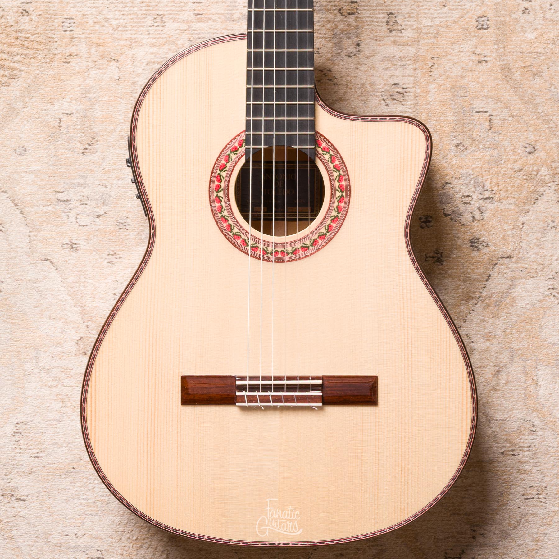 Antonio de Toledo ATF-17 BE CUT Flamenco Guitar with Preamp
