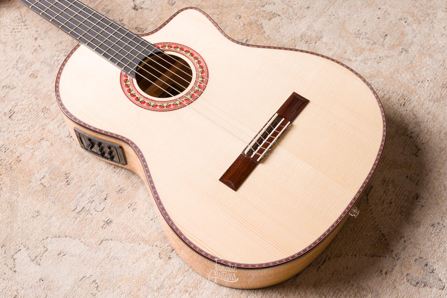 Antonio de Toledo ATF-17 BE CUT Flamenco Guitar with Preamp