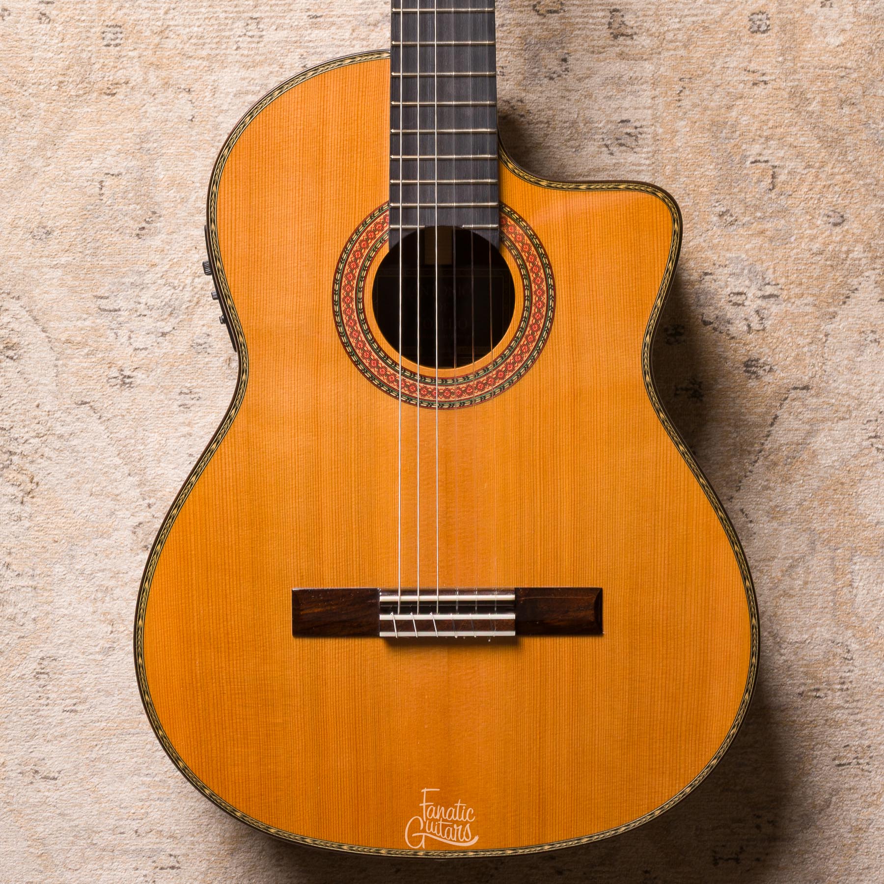 Antonio de Toledo AT-15C CUT/EQ Guitarra Clásica con Cutaway y Previo