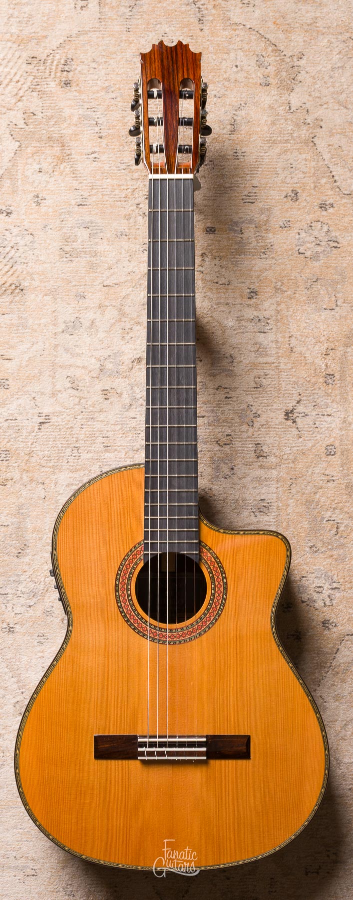 Antonio de Toledo AT-15C CUT/EQ Guitarra Clásica con Cutaway y Previo
