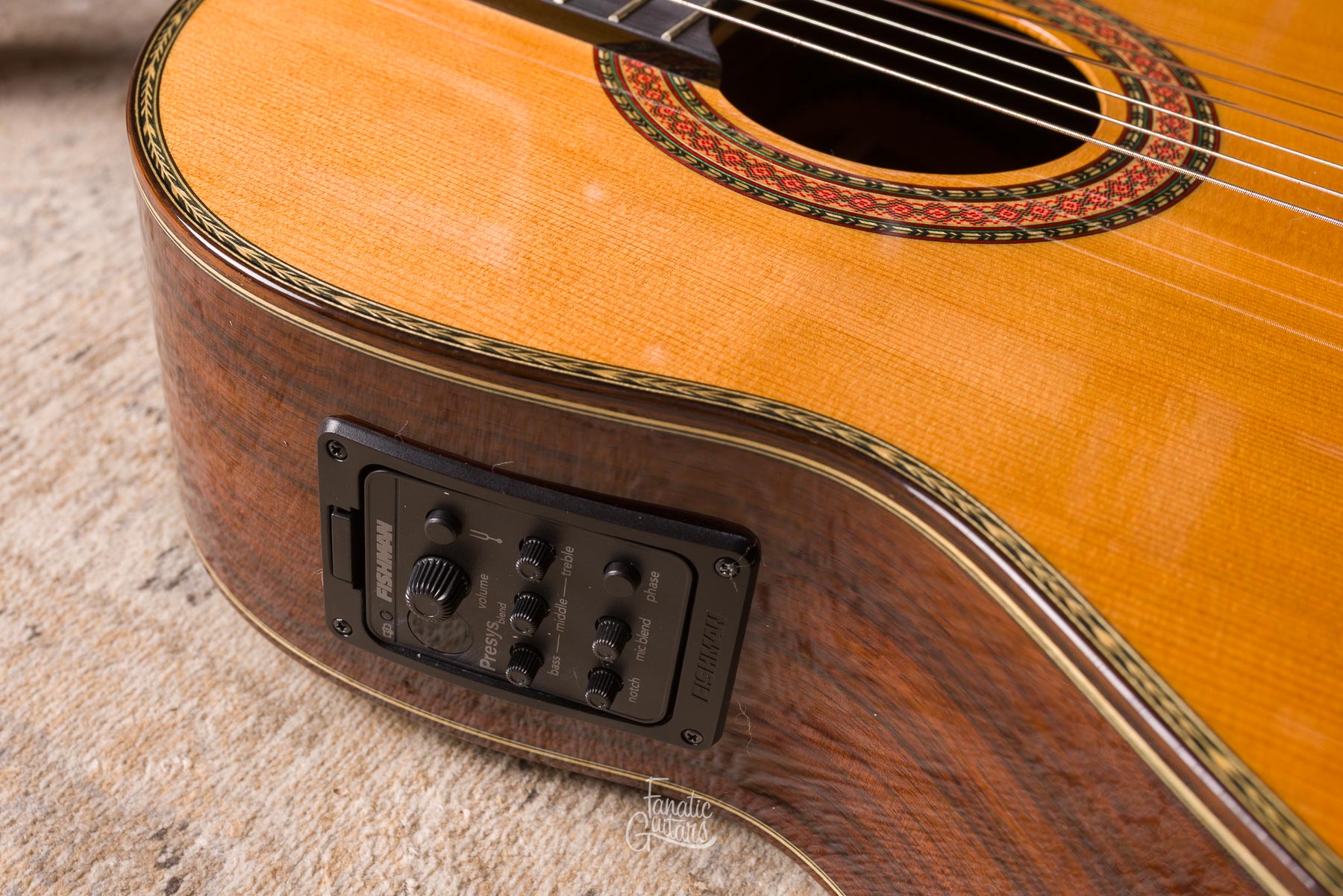 Antonio de Toledo AT-15C CUT/EQ Guitarra Clásica con Cutaway y Previo