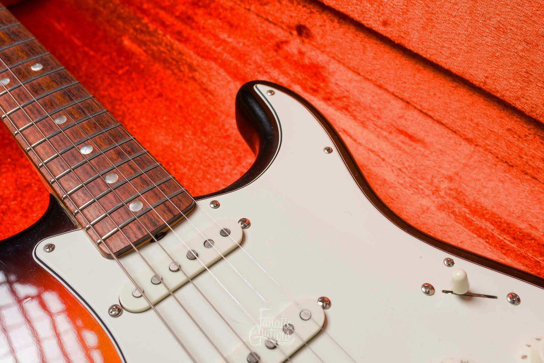 Fender American Vintage '65 Stratocaster - 3-Color Sunburst #V1528046 Segunda Mano