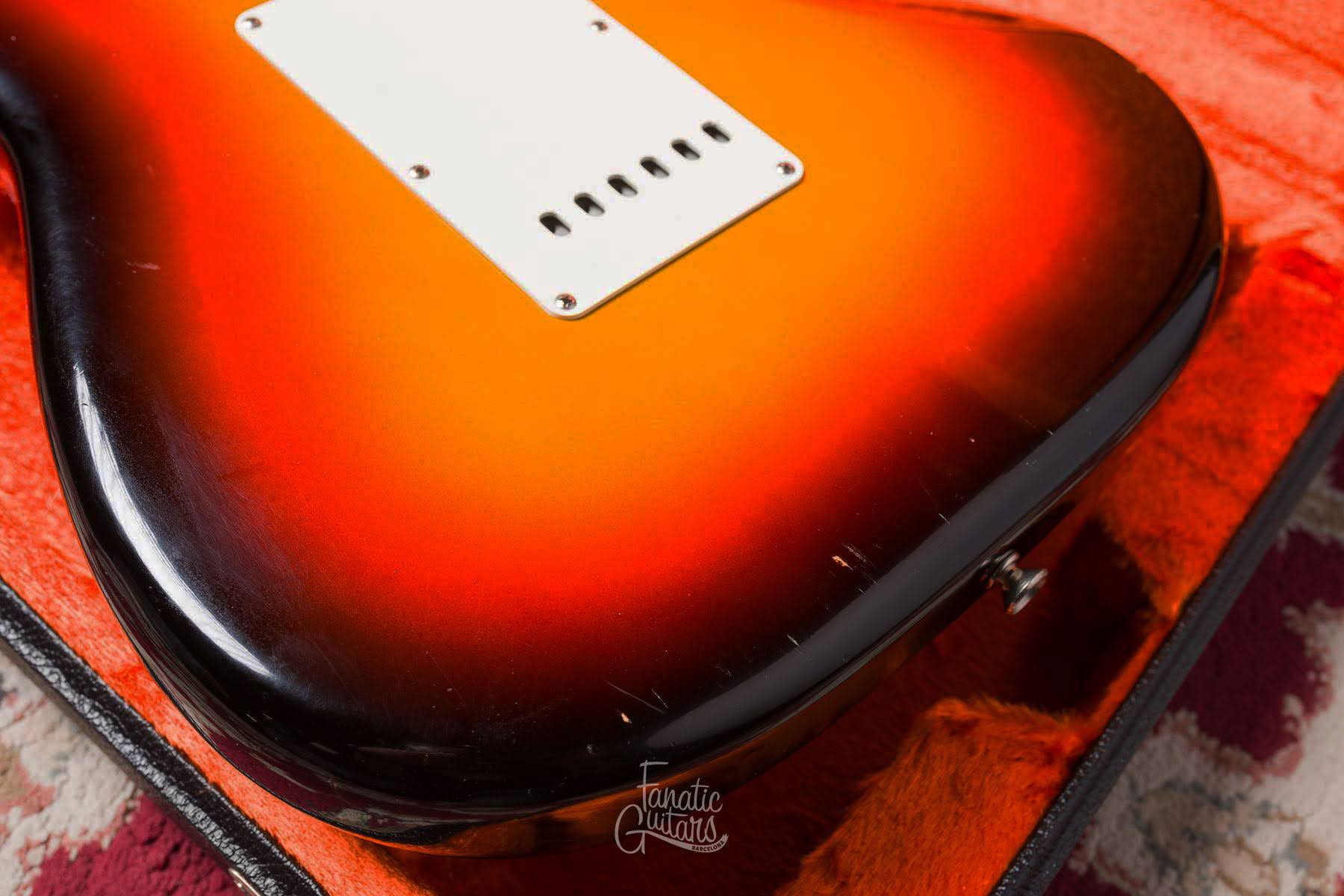 Fender American Vintage '65 Stratocaster - 3-Color Sunburst #V1528046 Segunda Mano
