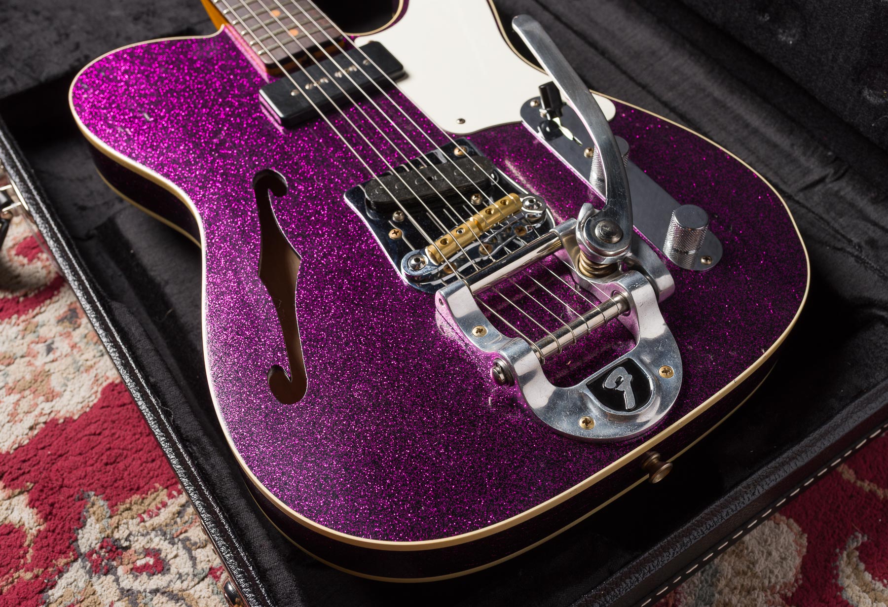 Fender Custom Shop Limited P90 Thinline Journeyman Relic - Magenta Sparkle #CZ580093 Segunda Mano