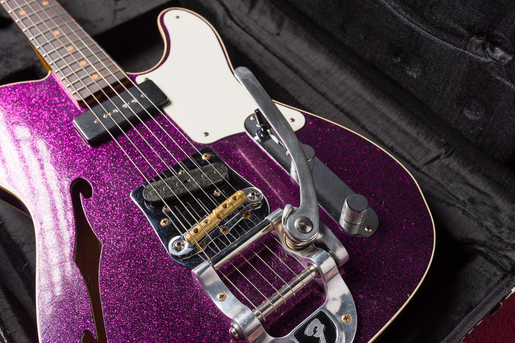 Fender Custom Shop Limited P90 Thinline Journeyman Relic - Magenta Sparkle #CZ580093 Segunda Mano