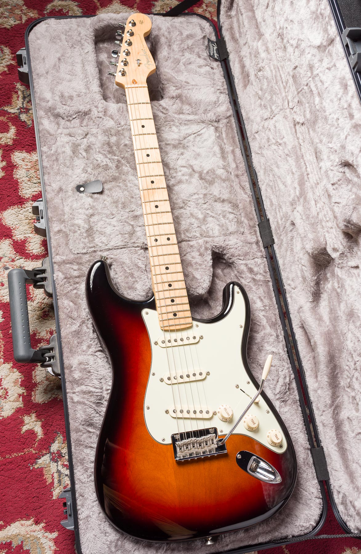 Fender American Professional Stratocaster - 3-Color Sunburst #US16057739 Segunda Mano