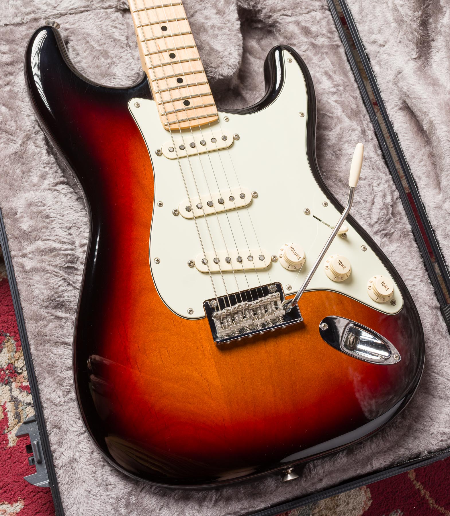 Fender American Professional Stratocaster - 3-Color Sunburst #US16057739 Segunda Mano