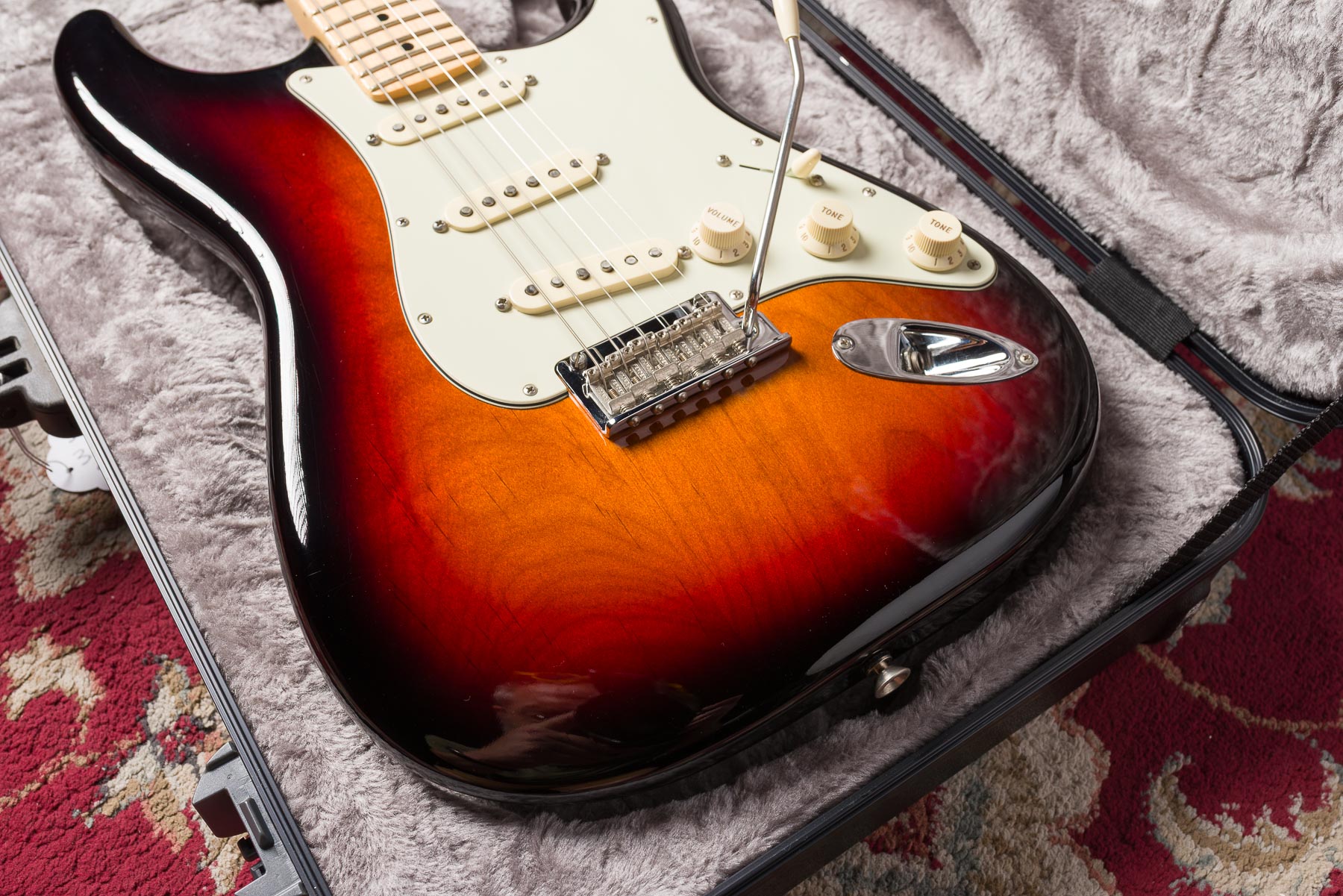 Fender American Professional Stratocaster - 3-Color Sunburst #US16057739 Segunda Mano