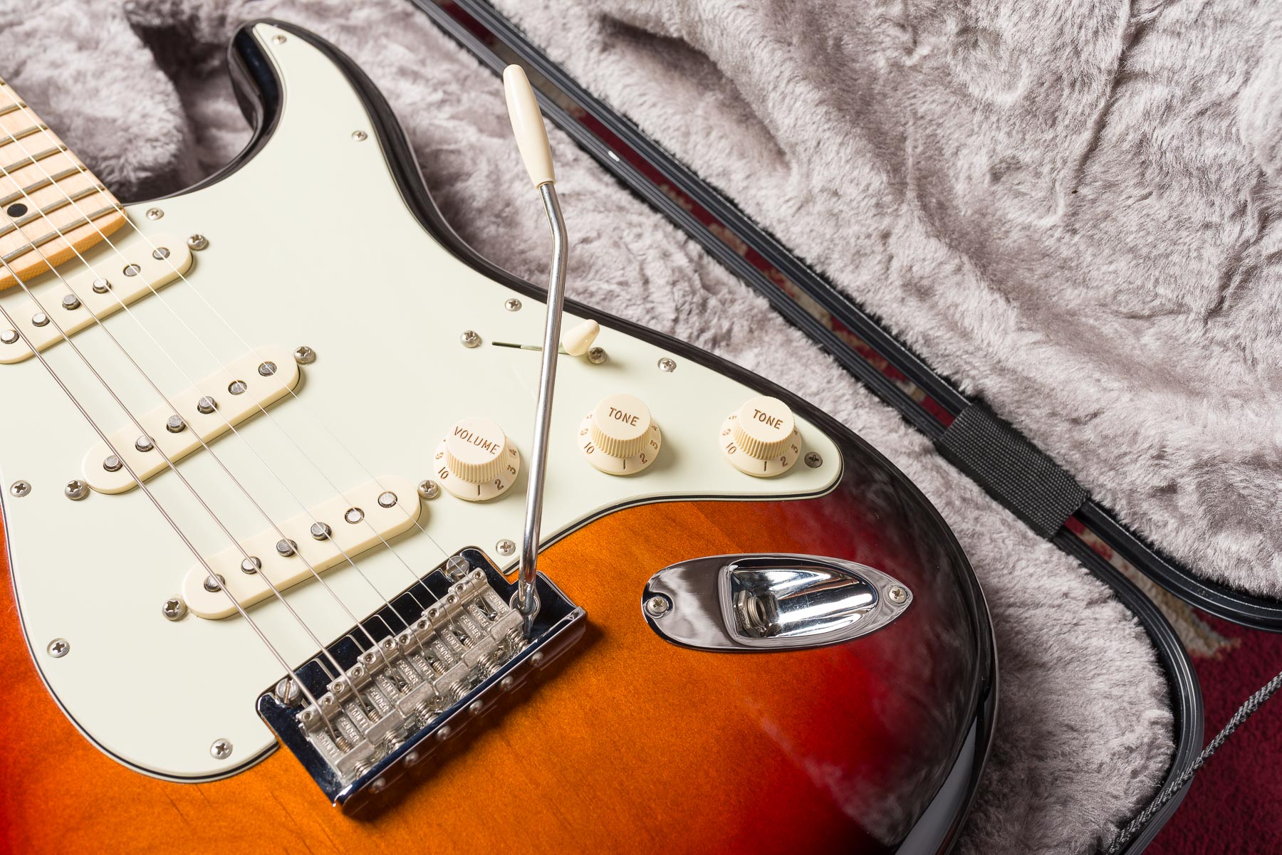 Fender American Professional Stratocaster - 3-Color Sunburst #US16057739 Segunda Mano