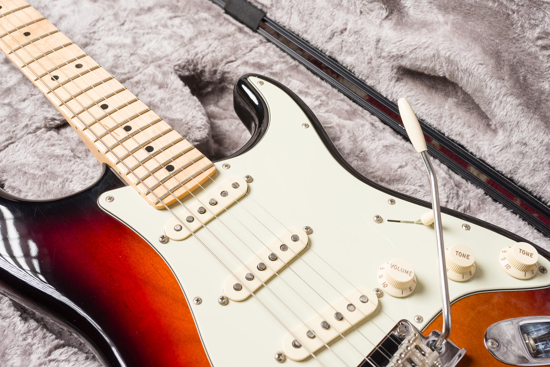 Fender American Professional Stratocaster - 3-Color Sunburst #US16057739 Segunda Mano