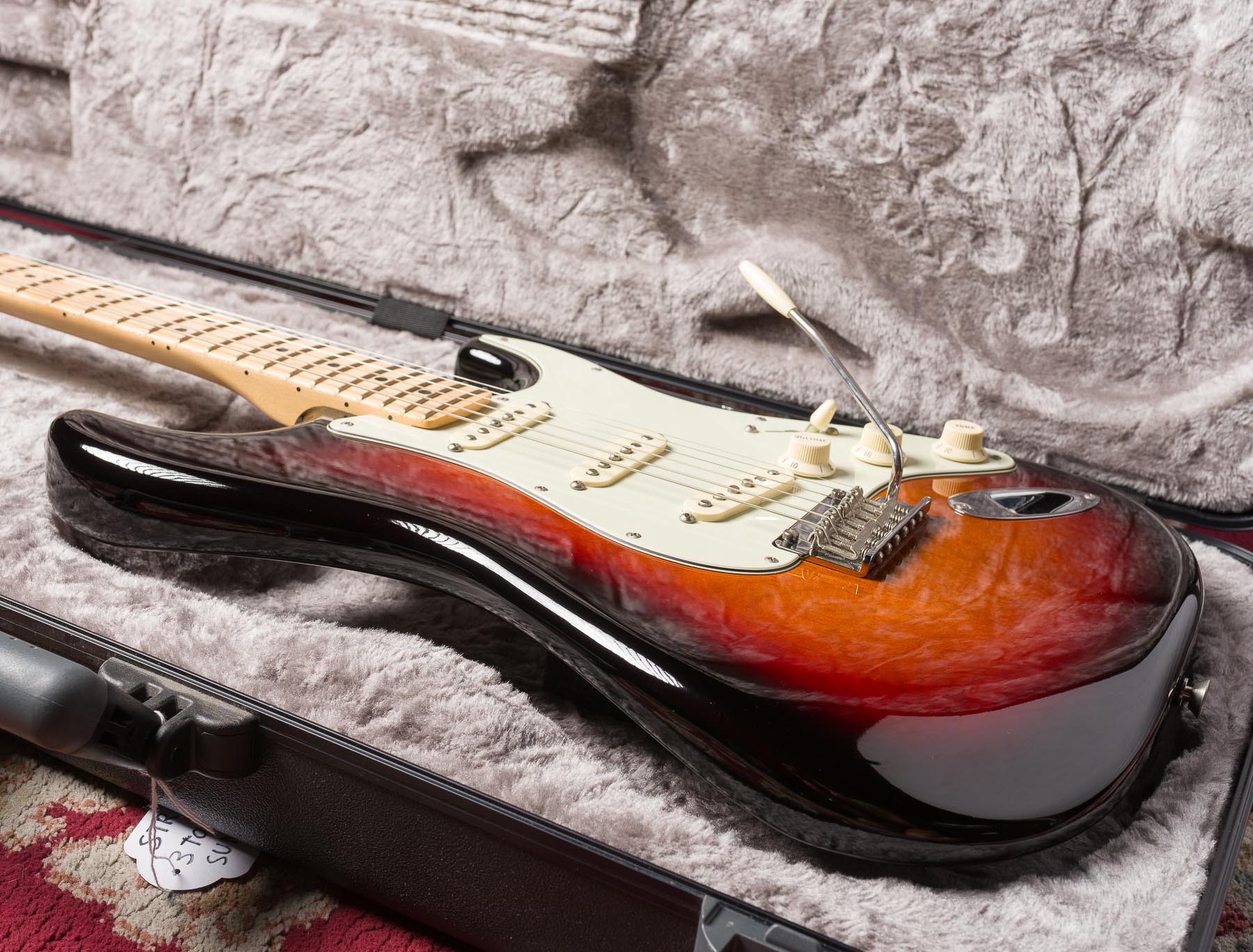 Fender American Professional Stratocaster - 3-Color Sunburst #US16057739 Segunda Mano