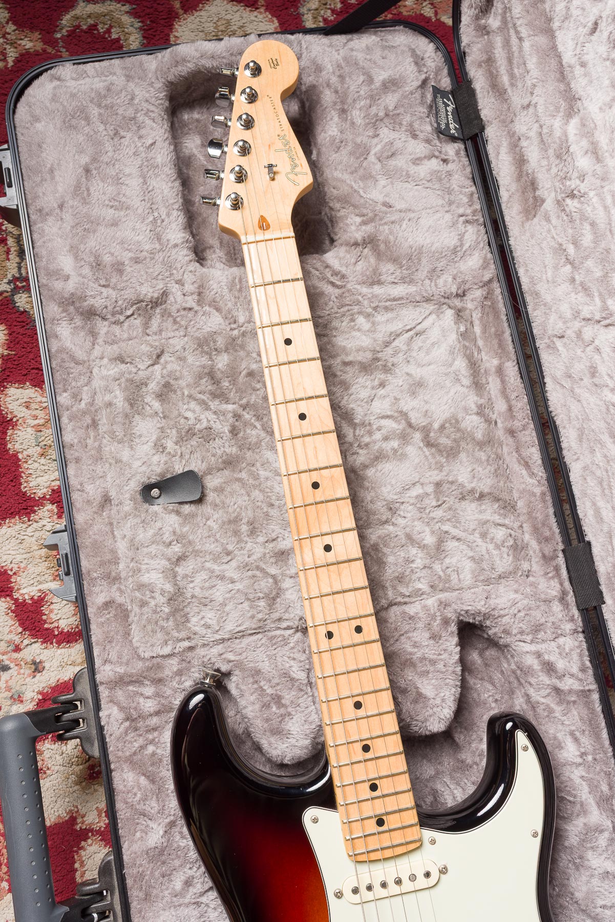 Fender American Professional Stratocaster - 3-Color Sunburst #US16057739 Segunda Mano