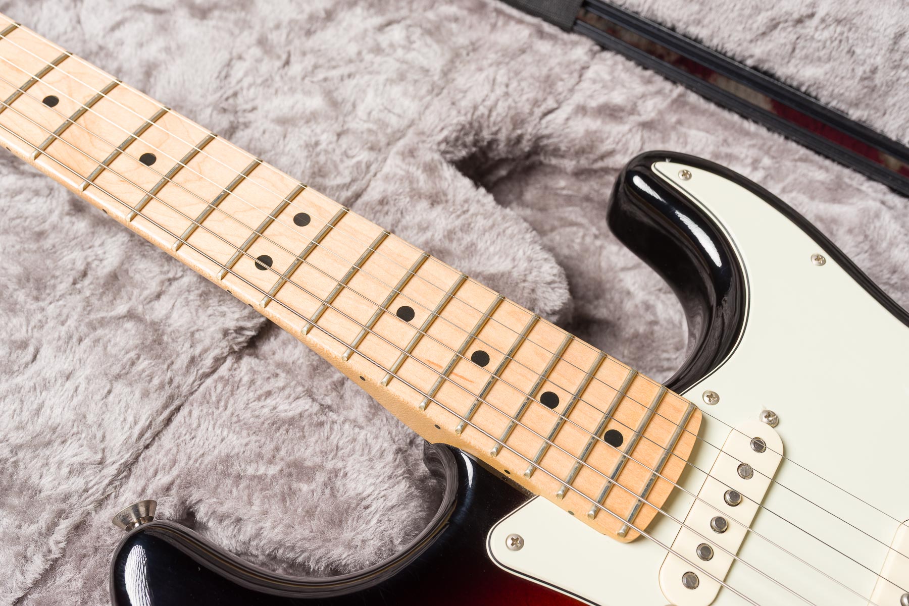 Fender American Professional Stratocaster - 3-Color Sunburst #US16057739 Segunda Mano