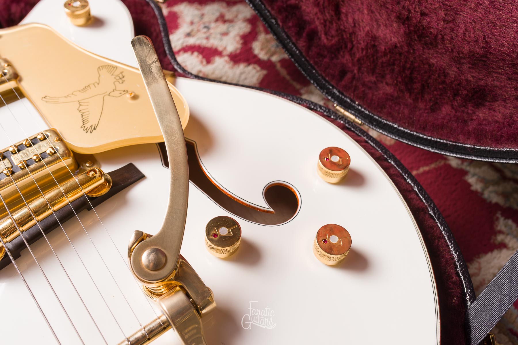 Gretsch G6136T-WHT The White Falcon #JT18041748 Segunda Mano