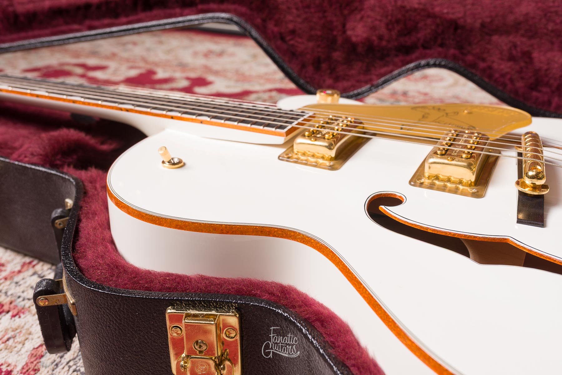 Gretsch G6136T-WHT The White Falcon #JT18041748 Segunda Mano