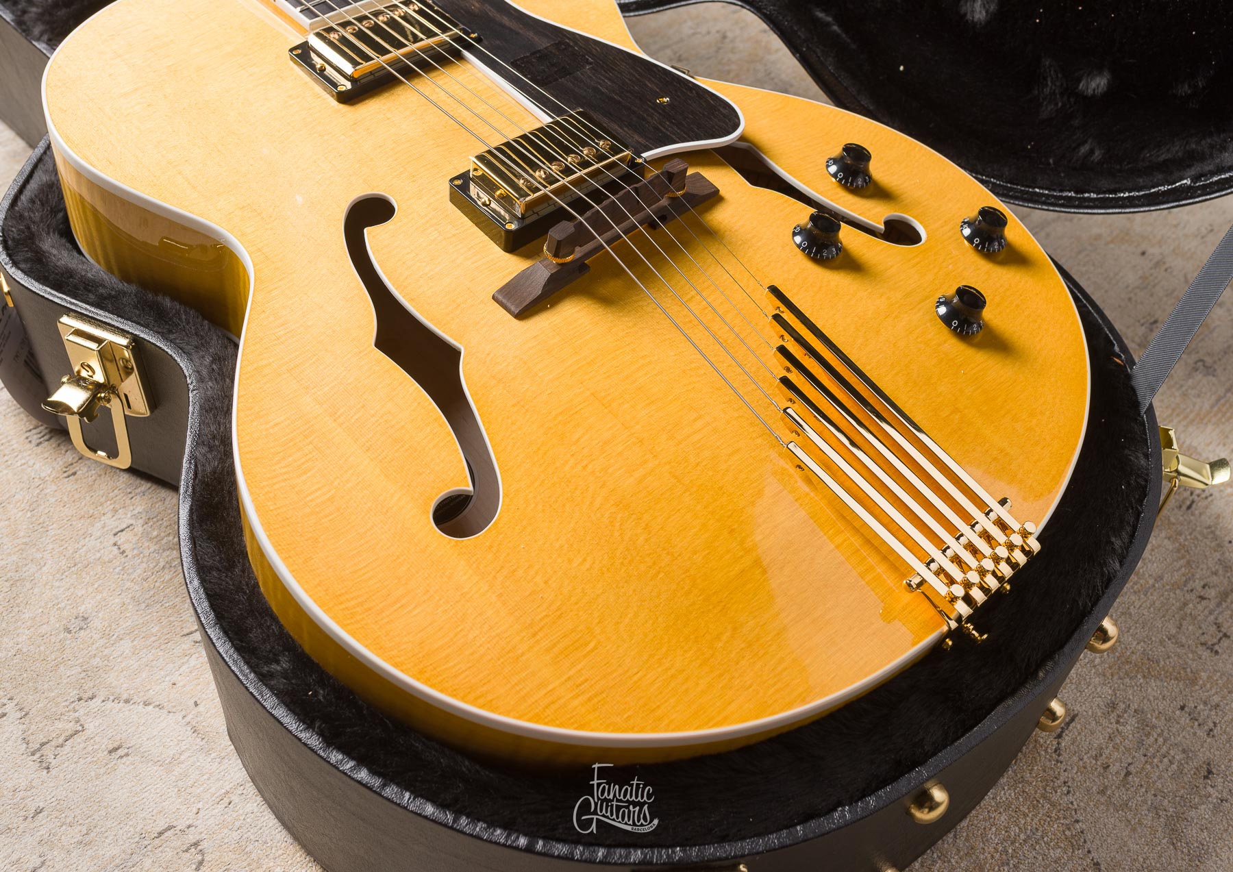 Heritage Standard Eagle Classic Hollow - Antique Natural #AP28001 Segunda Mano