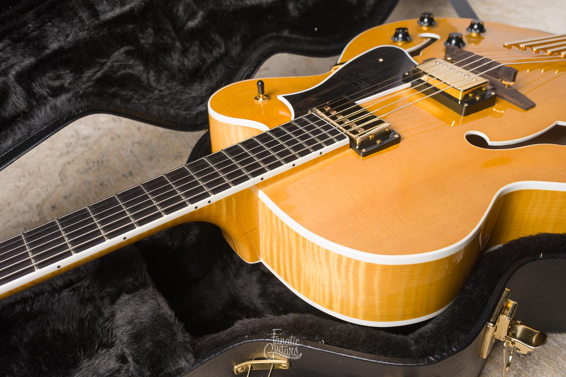 Heritage Standard Eagle Classic Hollow - Antique Natural #AP28001 Segunda Mano