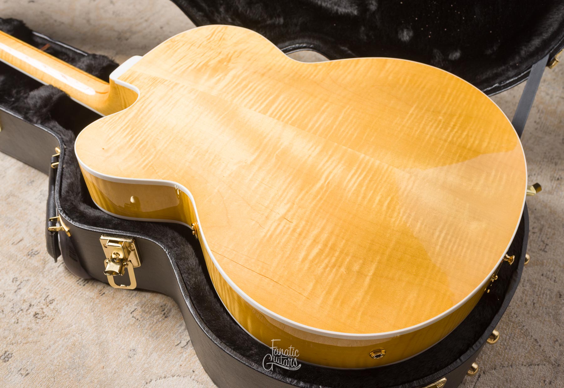 Heritage Standard Eagle Classic Hollow - Antique Natural #AP28001 Segunda Mano