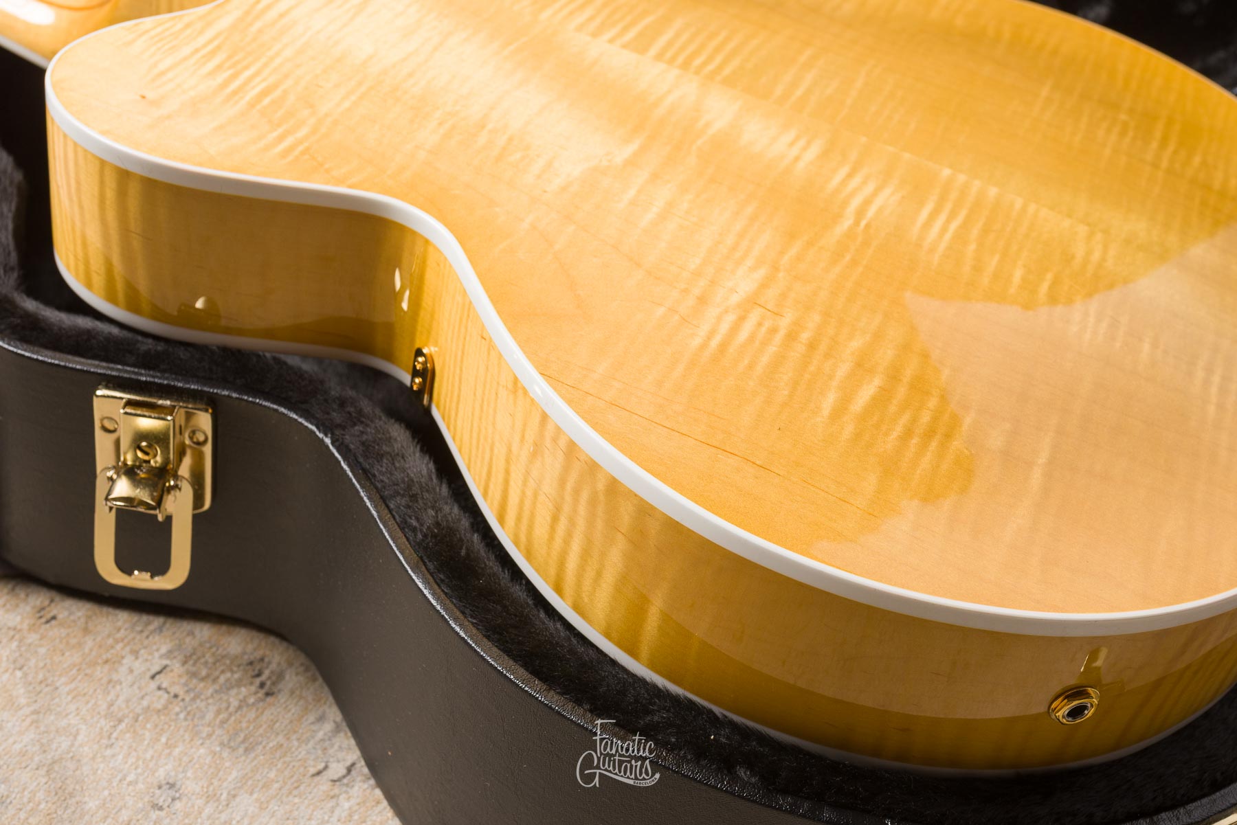 Heritage Standard Eagle Classic Hollow - Antique Natural #AP28001 Segunda Mano