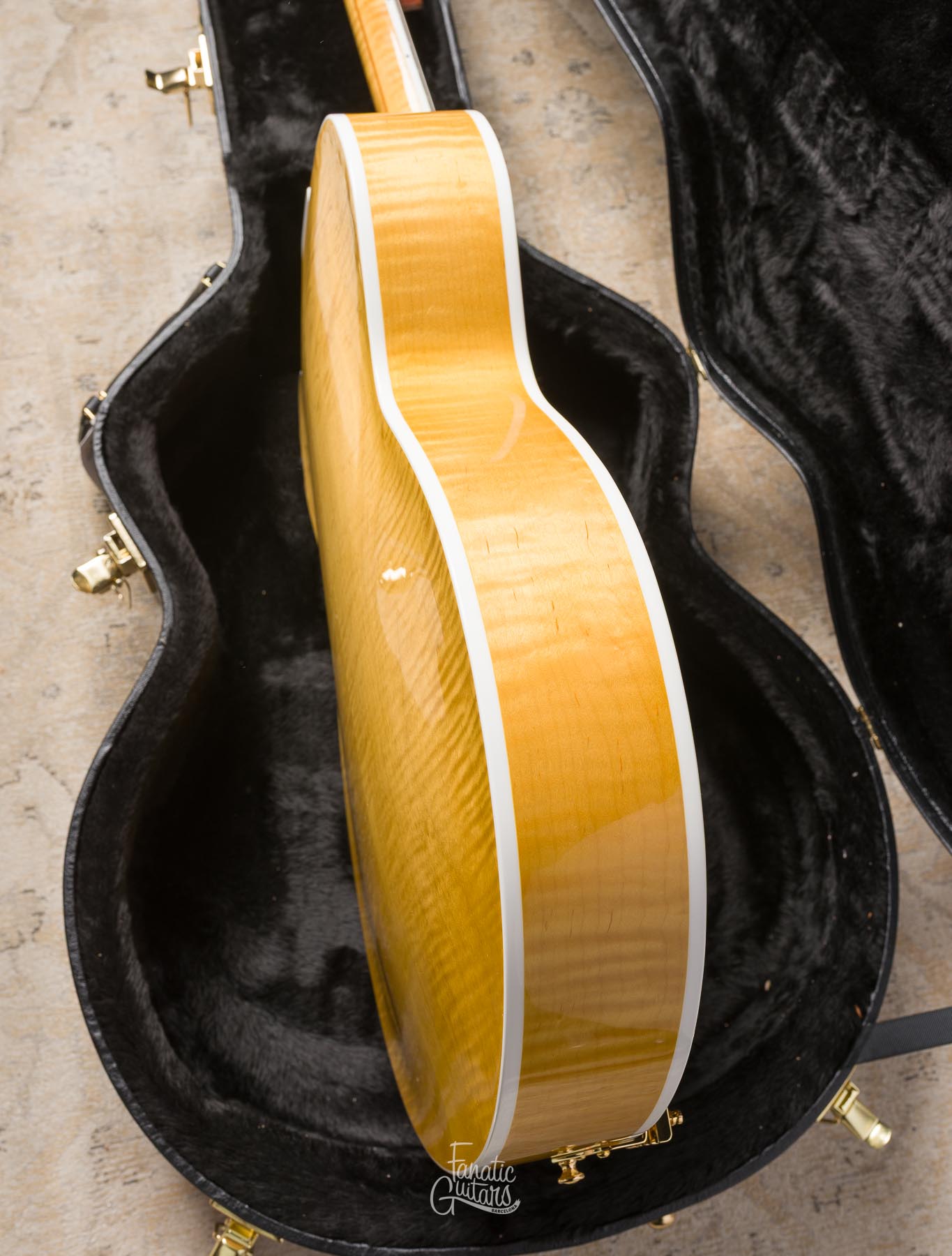 Heritage Standard Eagle Classic Hollow - Antique Natural #AP28001 Segunda Mano