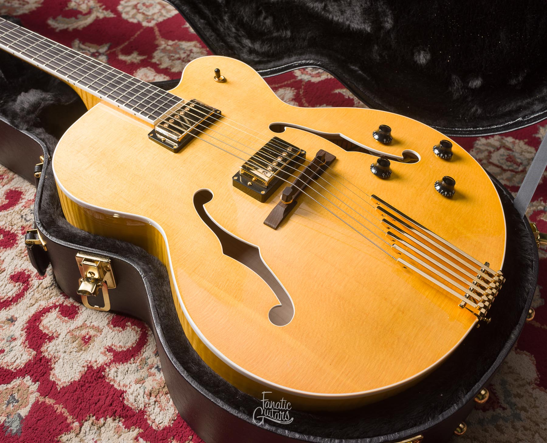 Heritage Standard Eagle Classic Hollow - Antique Natural #AP28001 Segunda Mano