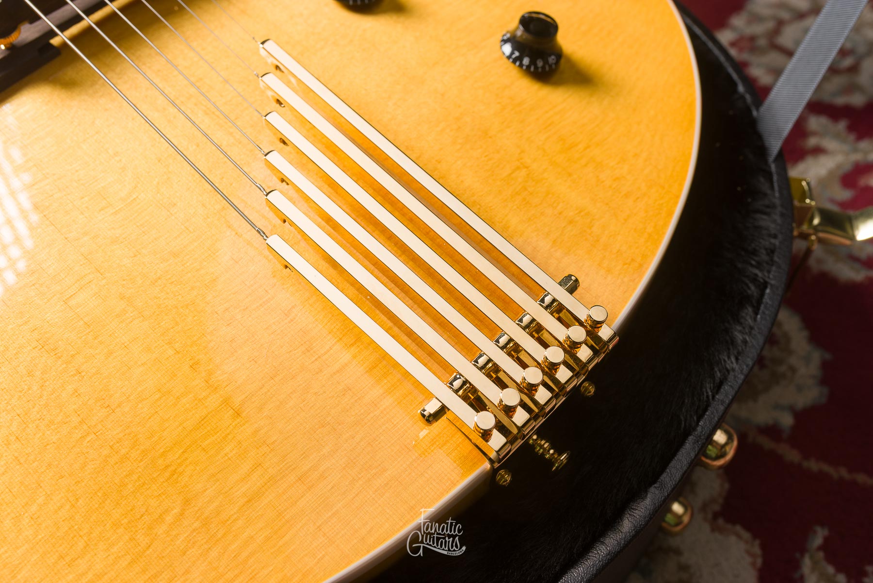 Heritage Standard Eagle Classic Hollow - Antique Natural #AP28001 Segunda Mano