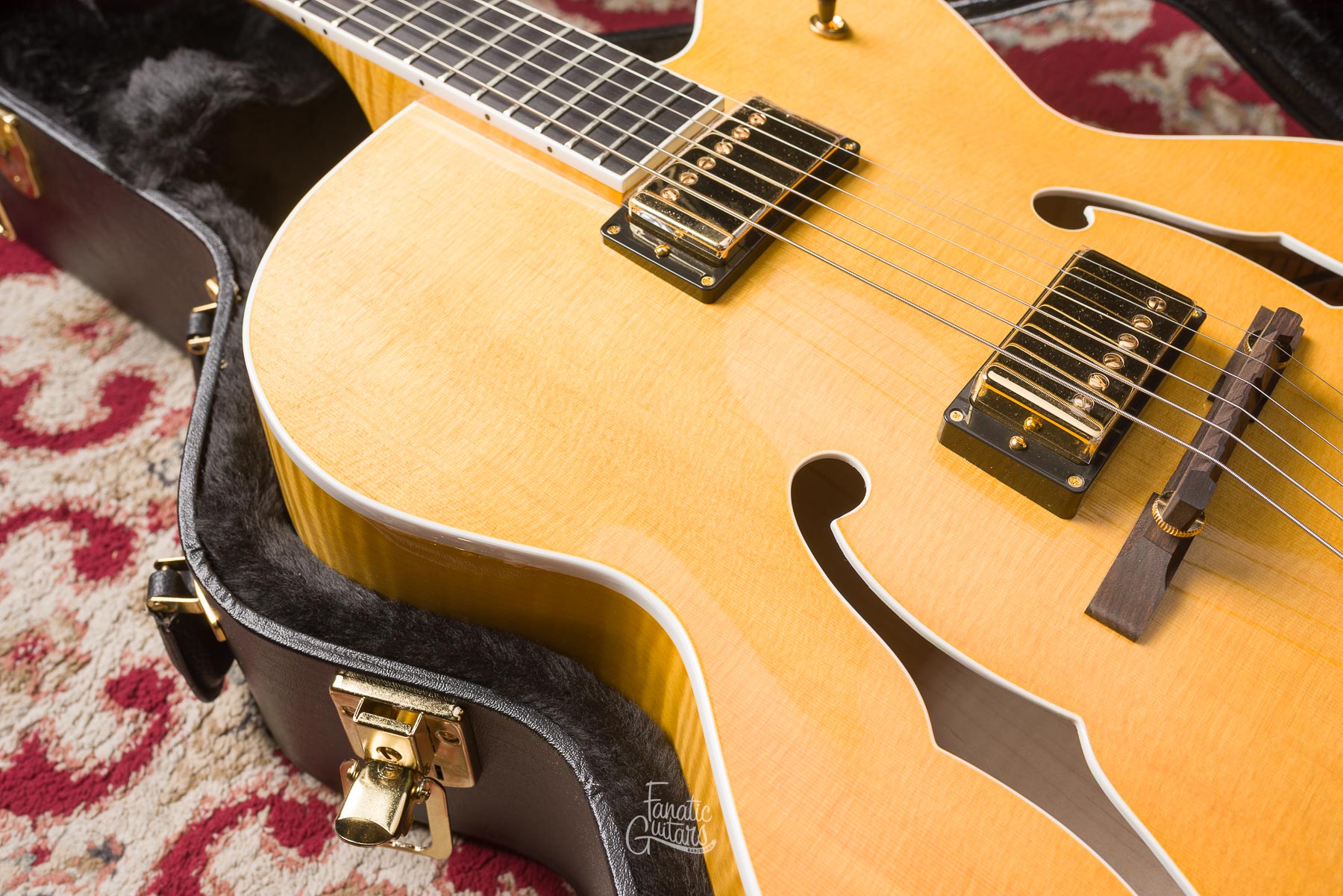 Heritage Standard Eagle Classic Hollow - Antique Natural #AP28001 Segunda Mano