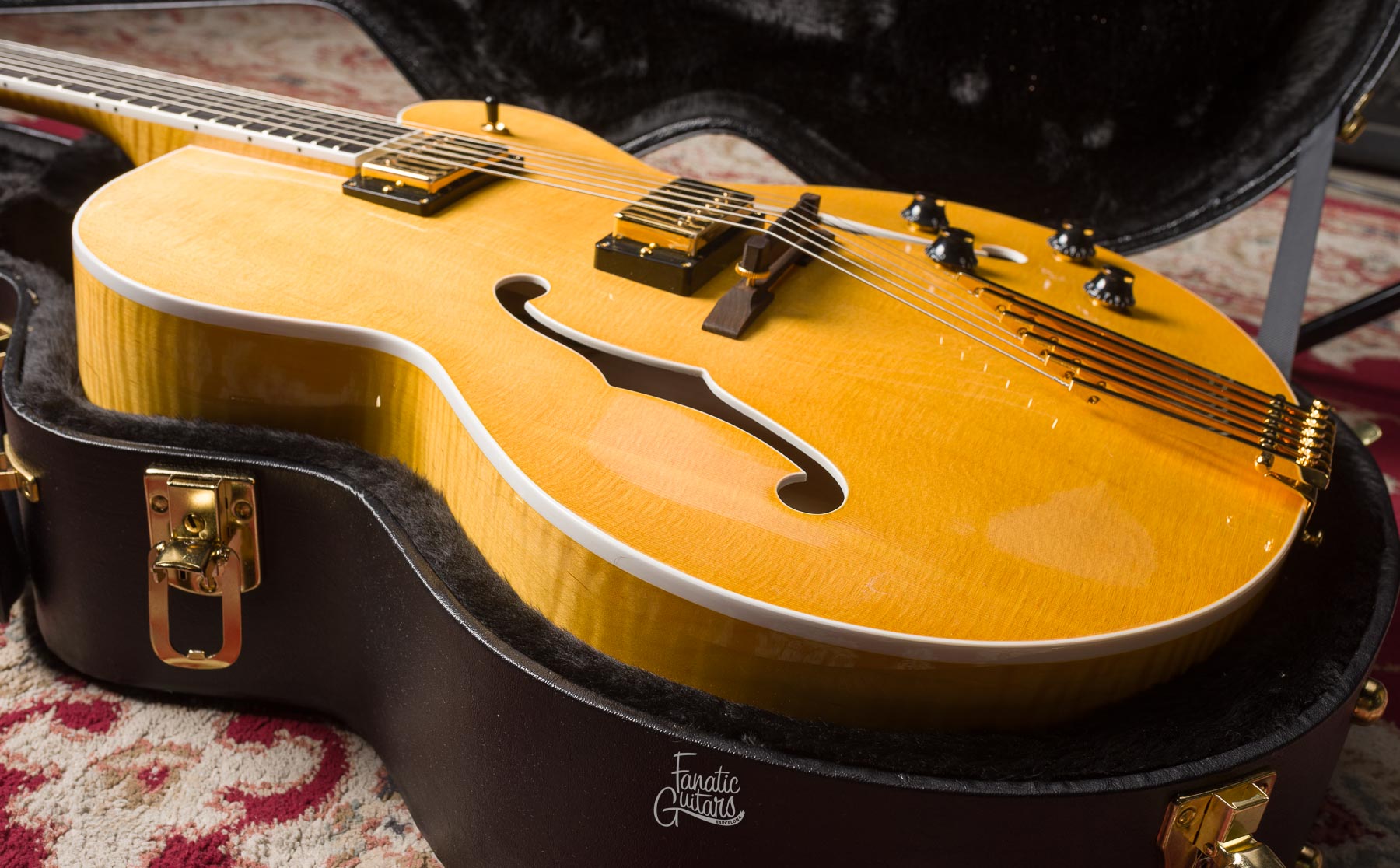 Heritage Standard Eagle Classic Hollow - Antique Natural #AP28001 Segunda Mano