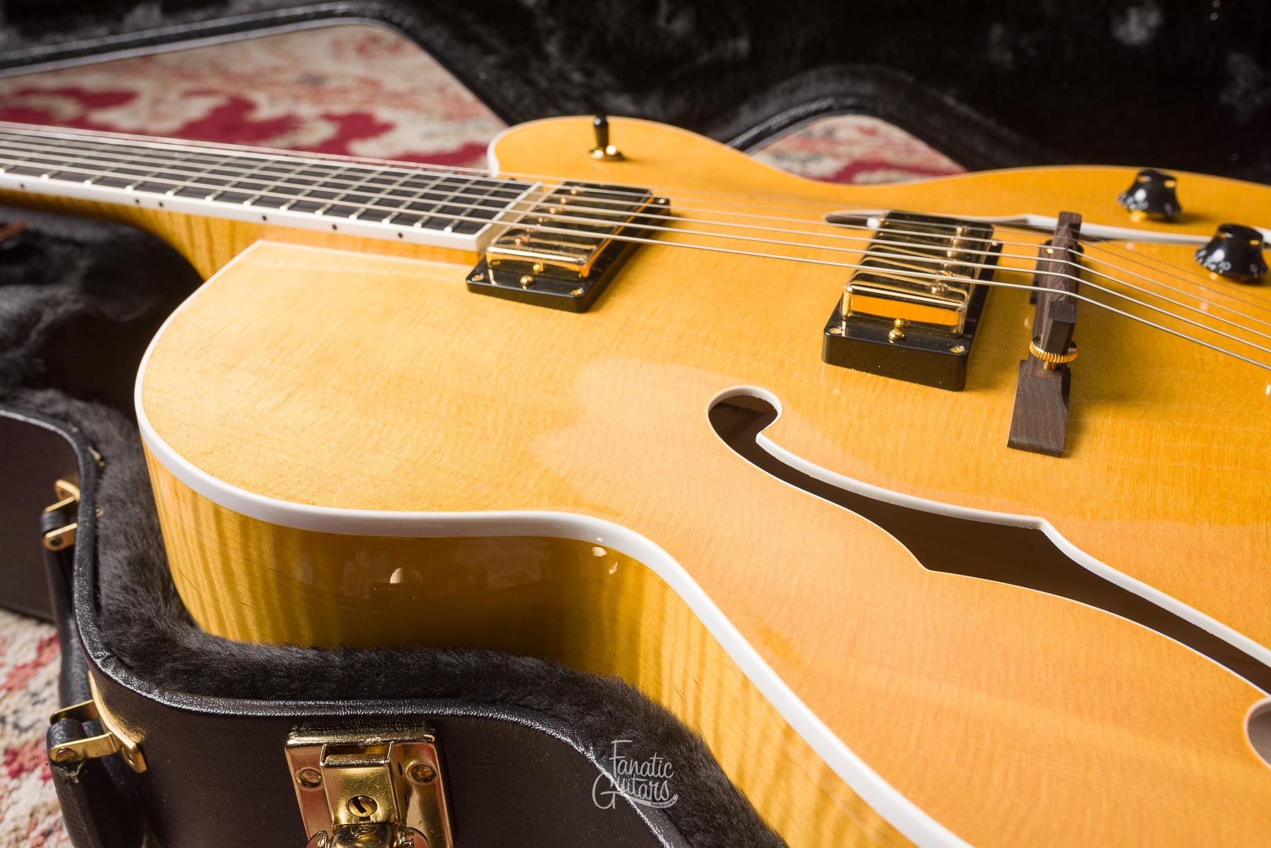 Heritage Standard Eagle Classic Hollow - Antique Natural #AP28001 Segunda Mano