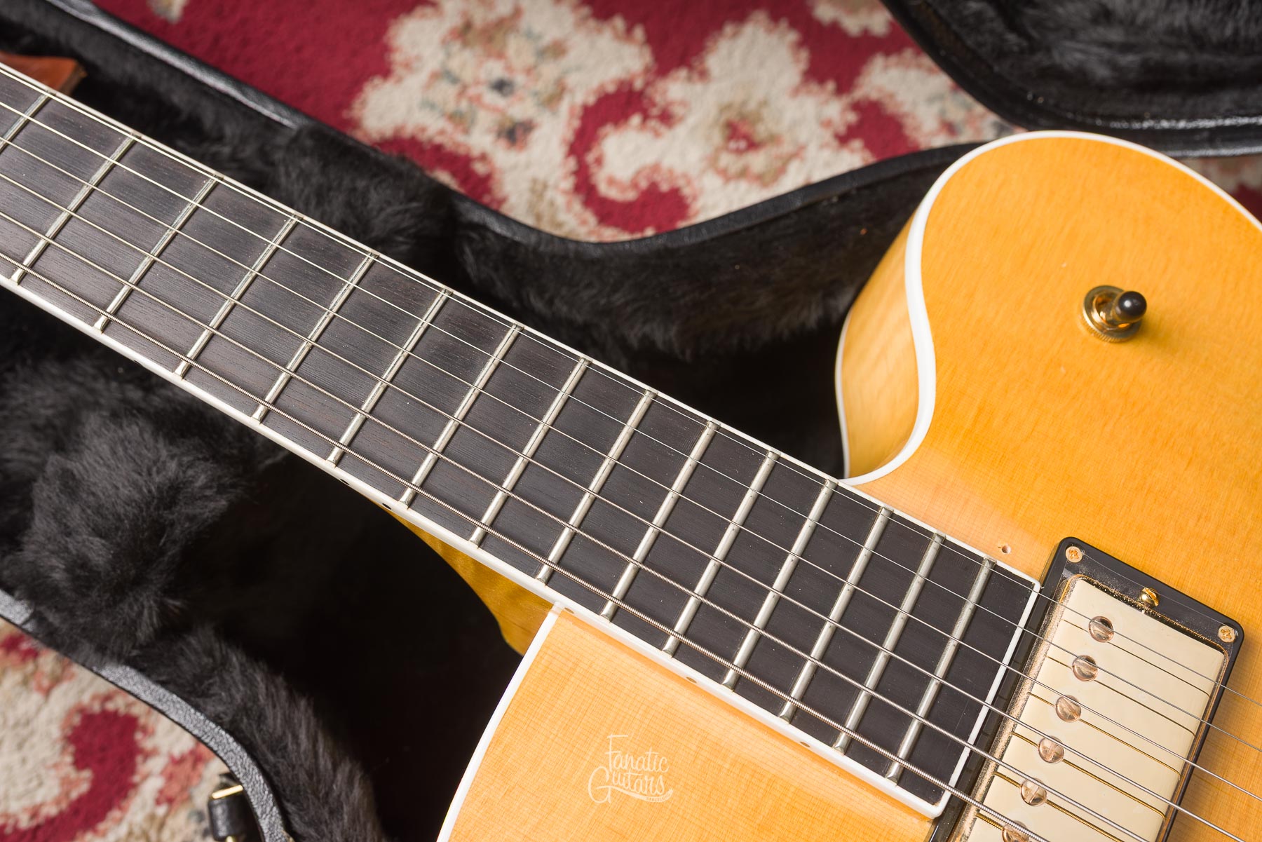 Heritage Standard Eagle Classic Hollow - Antique Natural #AP28001 Segunda Mano