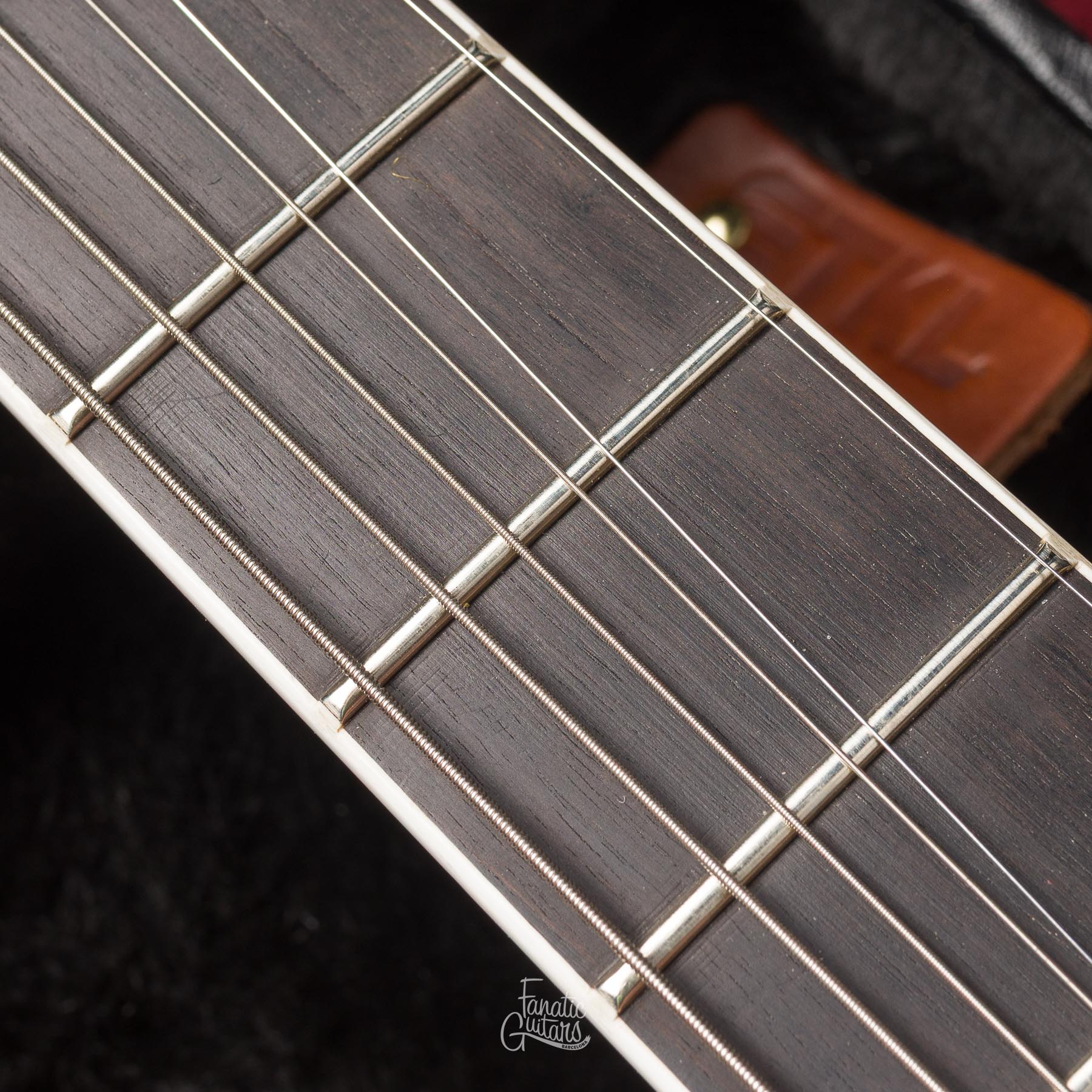 Heritage Standard Eagle Classic Hollow - Antique Natural #AP28001 Segunda Mano