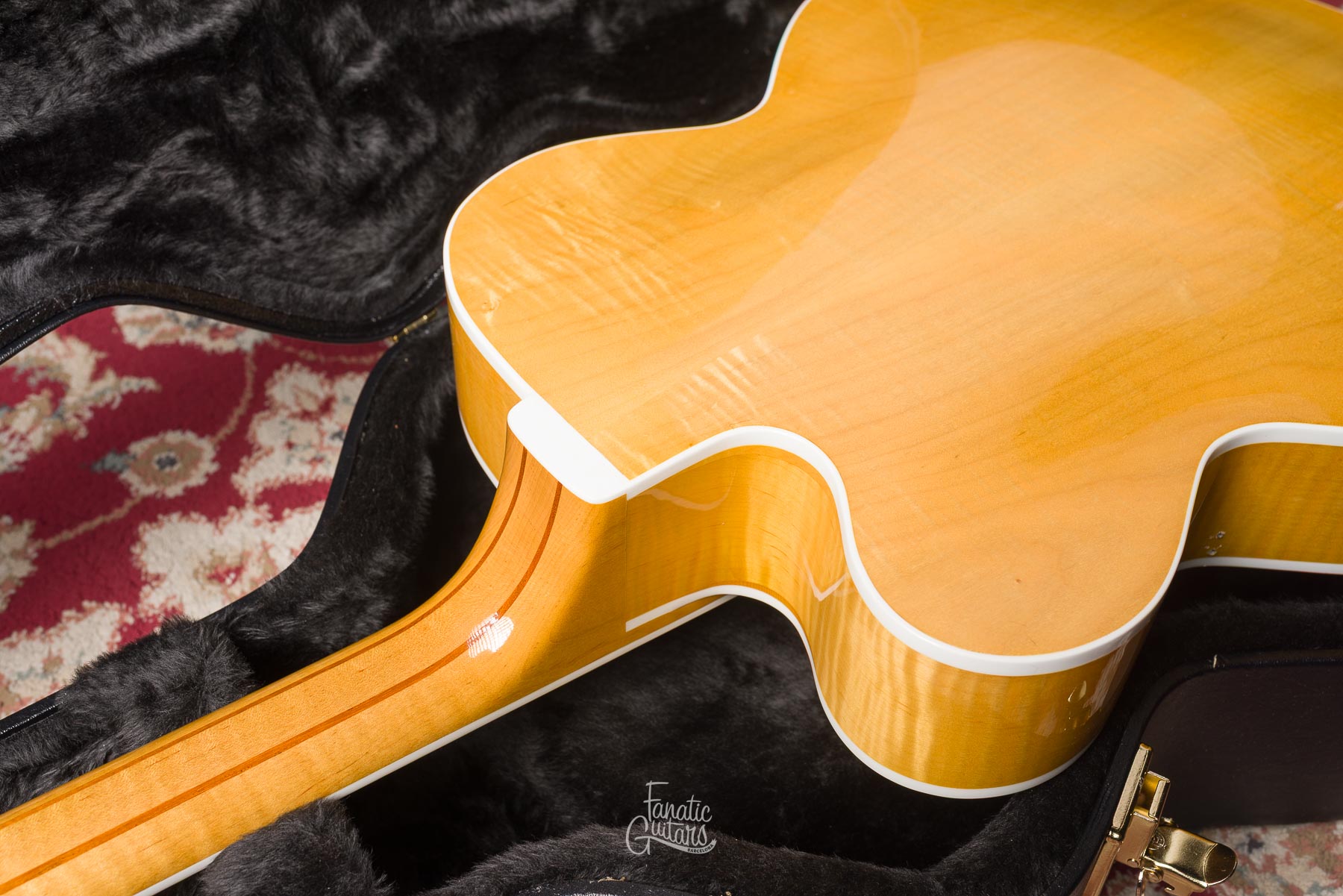 Heritage Standard Eagle Classic Hollow - Antique Natural #AP28001 Segunda Mano