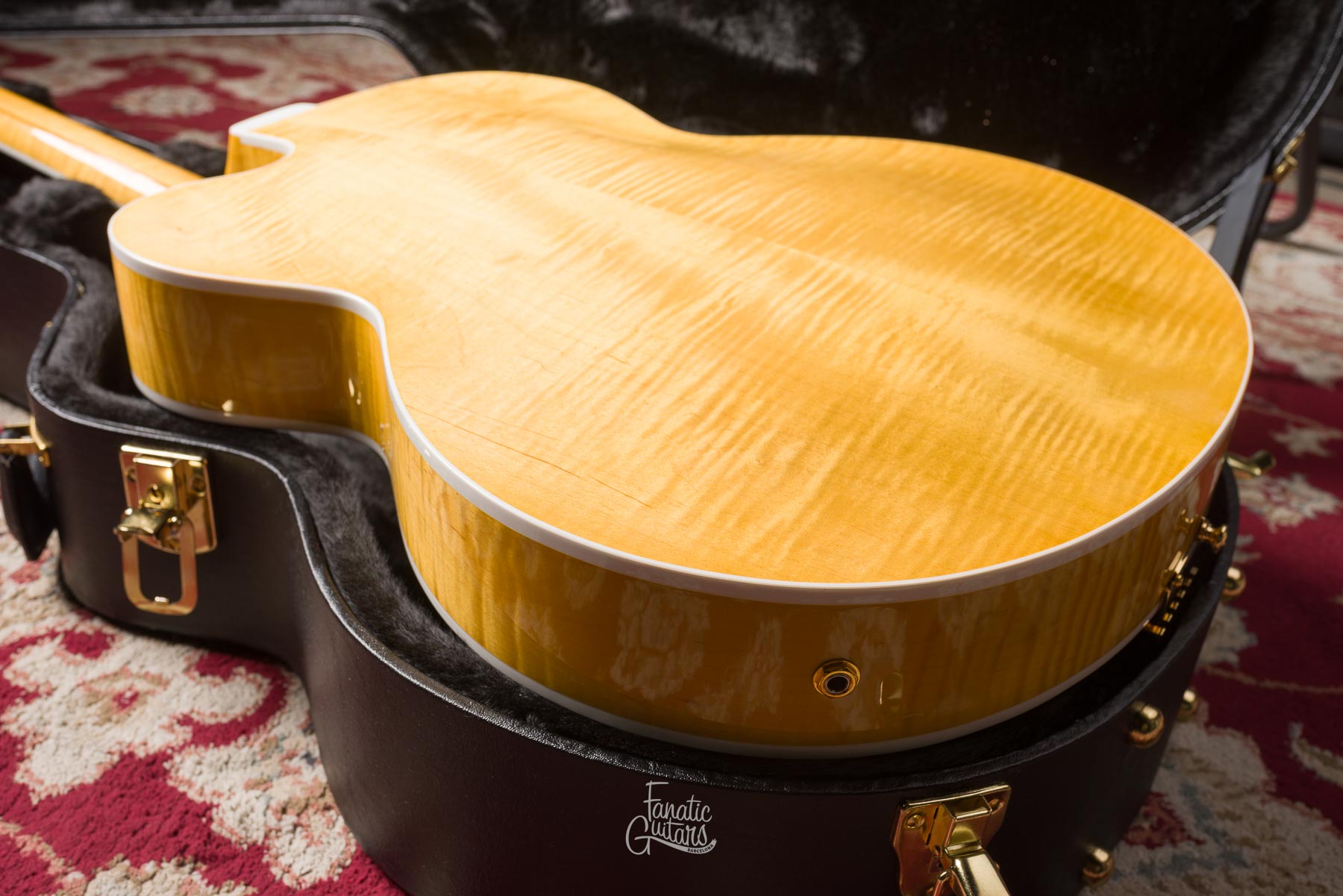 Heritage Standard Eagle Classic Hollow - Antique Natural #AP28001 Segunda Mano