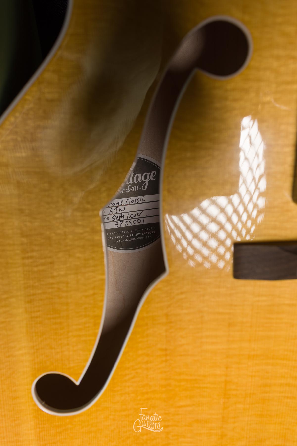 Heritage Standard Eagle Classic Hollow - Antique Natural #AP28001 Segunda Mano