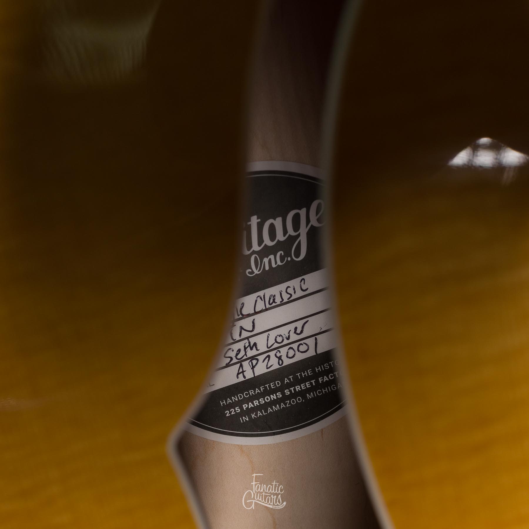 Heritage Standard Eagle Classic Hollow - Antique Natural #AP28001 Segunda Mano