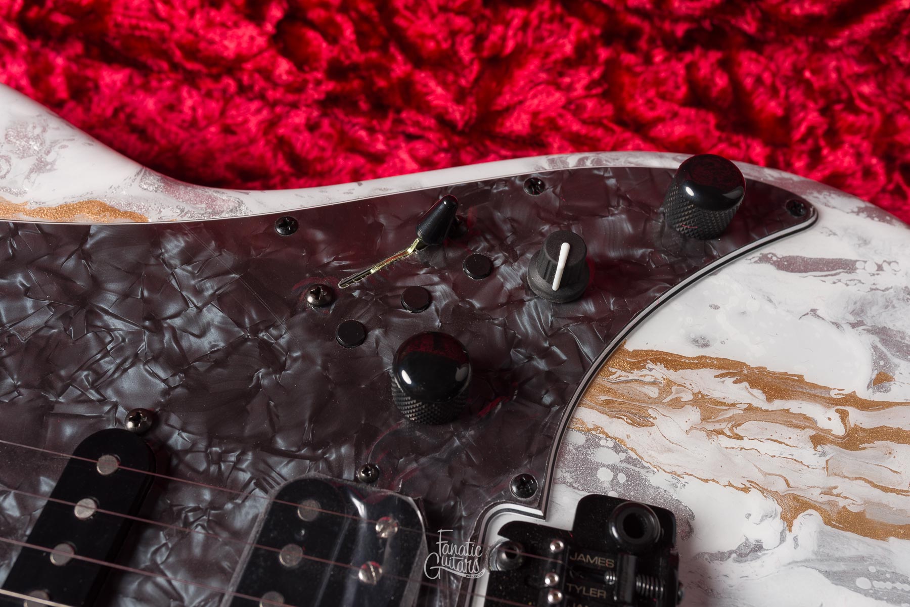 James Tyler Studio Elite HDX - White Shmear #26021