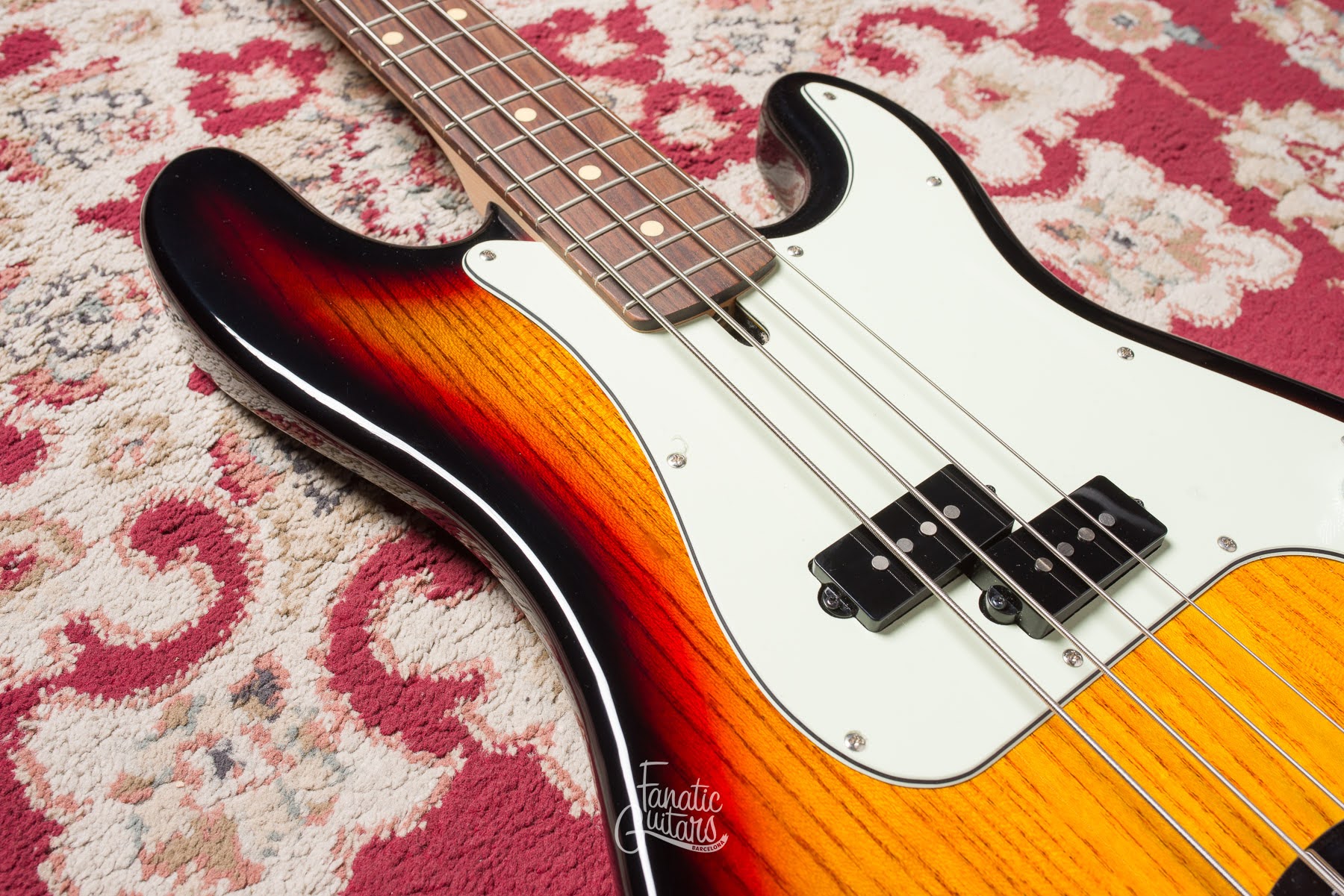 Lakland Skyline P s44-64 - Sunburst #230510825 Segunda Mano