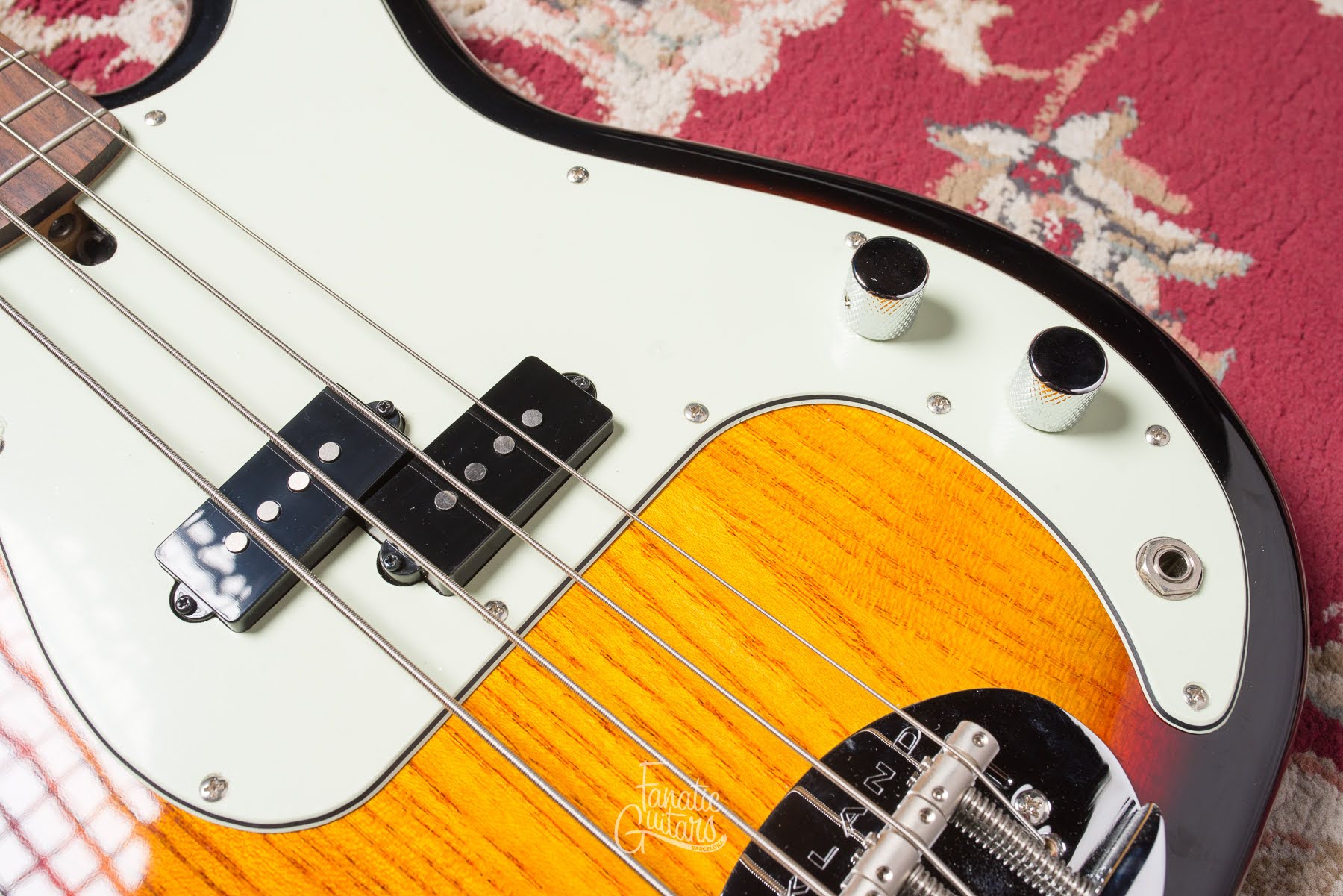 Lakland Skyline P s44-64 - Sunburst #230510825 Segunda Mano