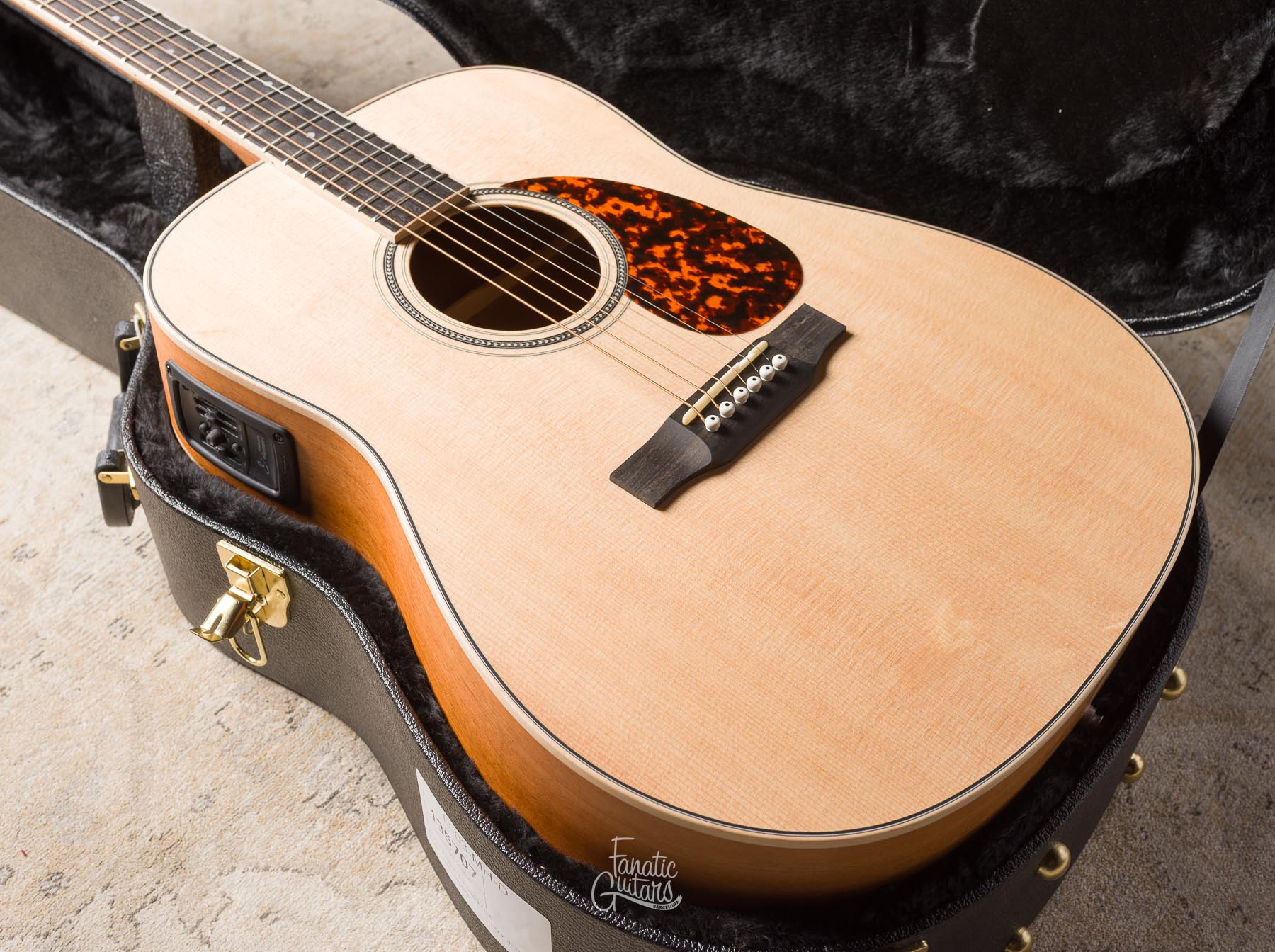 Larrivée D-03E Mahogany w/Stage Pro Element