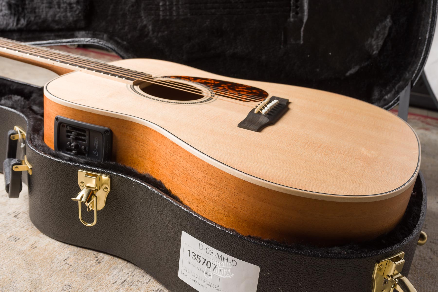 Larrivée D-03E Mahogany w/Stage Pro Element